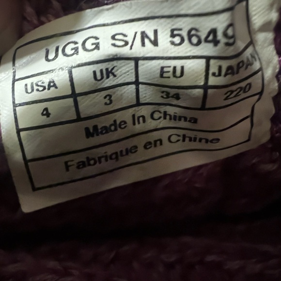 Ugg sweater boots, style: Classic Cardy, size: 4 - Picture 8 of 10